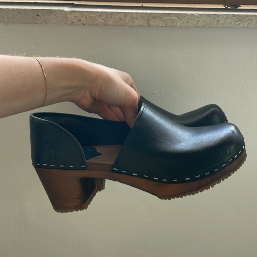 Black leather Sandgrens Swedish clogs size 38 (~7)